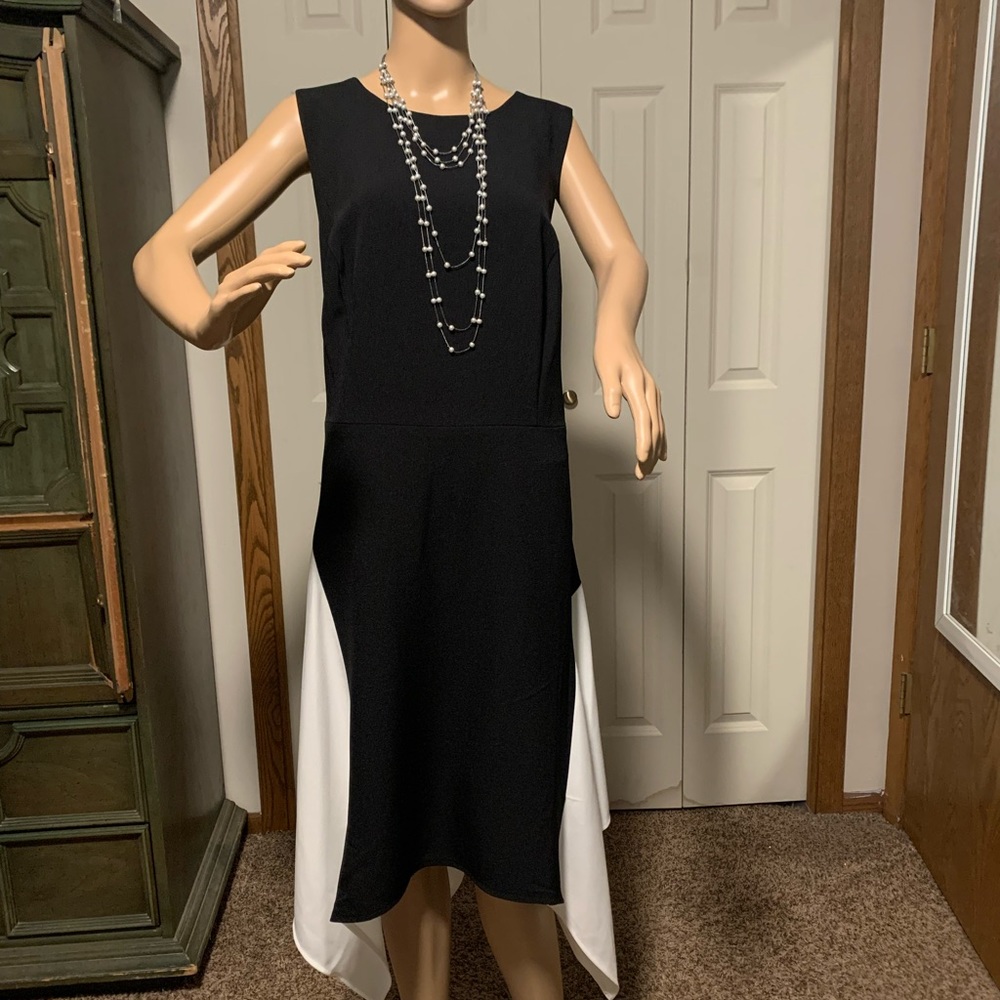 Ladies color block sleeveless handkerchief hem dress. Size 18W. NWOT